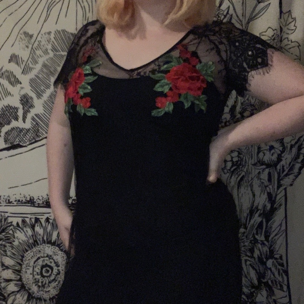FOREVER 21 CONTEMPORARY lace rose overlay dress